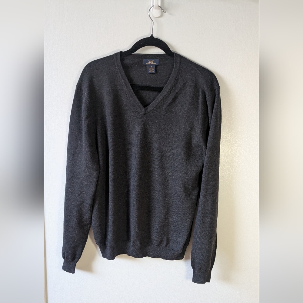 Brooks Brothers Gray V-Neck Sweater Classic Style Merino Wool Size M